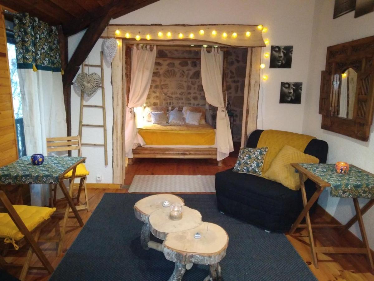 Au Fil De L Ance Bed and Breakfast Beauzac Exteriör bild
